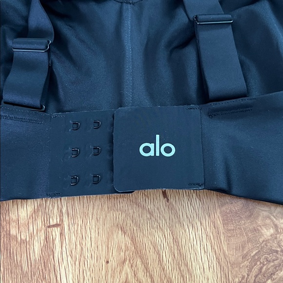 ALO Yoga airlift strength sports bra - Picture 7 of 10